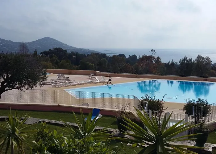 Cap Esterel 6 Pers Vue Classe 3 Etoiles Daire *